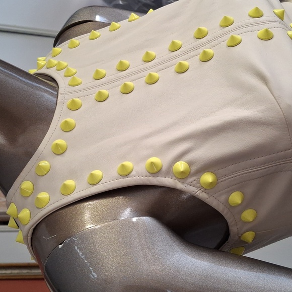 Vintage pleather 60's inspired shift dress with yellow nailhead trim - Picture 4 of 6